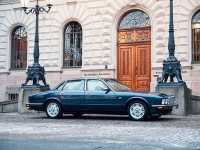 Blau Gebraucht 1990 Jaguar XJ40 Limousine | 9.800 €