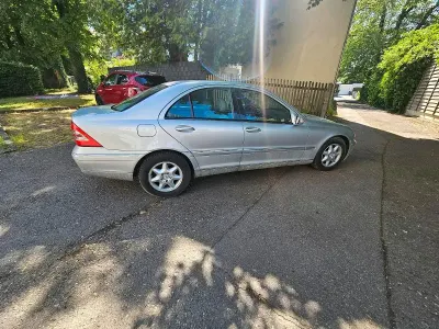 Gebraucht Mercedes C220 163 PS (119 kW) 2002 Silber Limousine