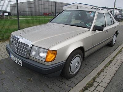 Gebraucht Mercedes E230 132 PS (97 kW) 1988 Braun Limousine