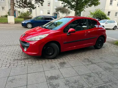 Gebraucht Peugeot 207 75 PS (55 kW) 2009 Rot Kleinwagen