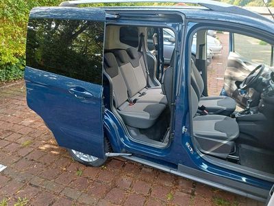 Ford Courier