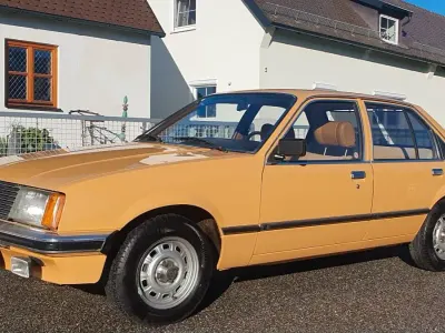 Używany Opel Rekord 75 KM (55 kW) 1978 Beżowy Sedan/Limuzyna