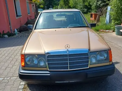 Gebraucht Mercedes 300 109 PS (80 kW) 1985 Gold Limousine