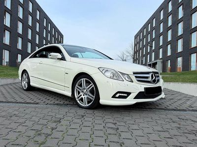 Usata Mercedes E350 AMG 231 CV (169 kW) 2009 Bianco Coupé