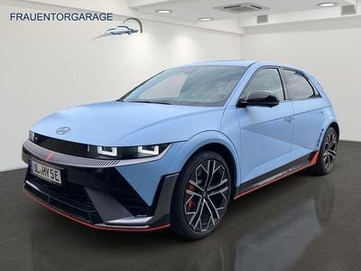 Performance blue (matt) / mat Gebraucht 2024 Hyundai Ioniq Kleinwagen | 52.985 € (Guter Preis)