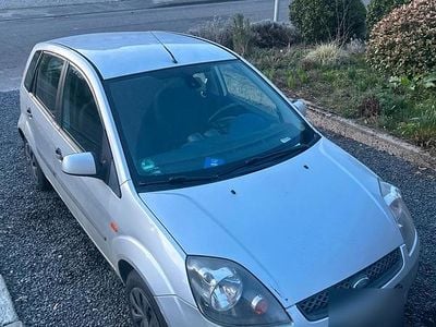Gebraucht Ford Fiesta 69 PS (50 kW) 2007 Weiß Kleinwagen