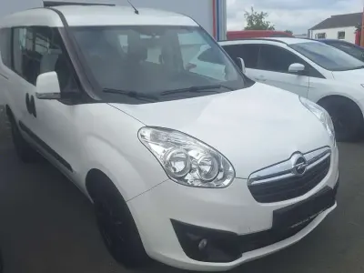 Gebraucht Opel Combo Edition 105 PS (77 kW) 2013 Polarweiss Van / Kleinbus