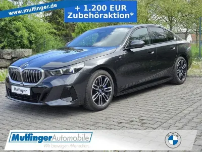 Gebraucht BMW 550e M Sport 489 PS (359 kW) 2024 Sophistograu brillanteffekt Limousine