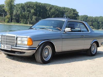 Second-hand Mercedes 230 136 CP (100 kW) 1984 Albastru Coupe