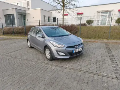Gebraucht Hyundai i30 99 PS (72 kW) 2015 Grau Limousine