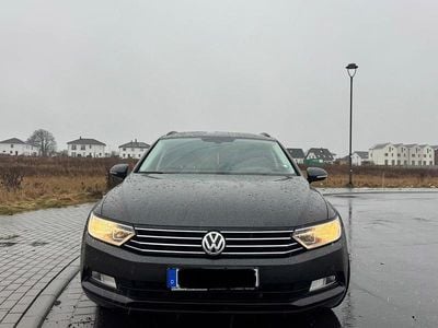 Gebraucht VW Passat 150 PS (110 kW) 2019 Grau Kombi