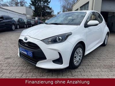 Gebraucht Toyota Yaris Hybrid Business Edition 92 PS (67 kW) 2022 Weiß Limousine