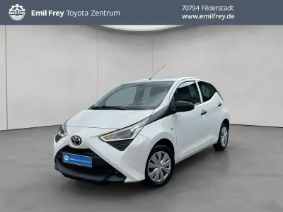 Używany Toyota Aygo Business Edition 72 KM (52 kW) 2020 Biały Hatchback