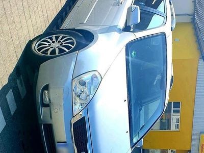 Gebraucht Kia Carnival 192 PS (141 kW) 2012 Silber Van / Kleinbus