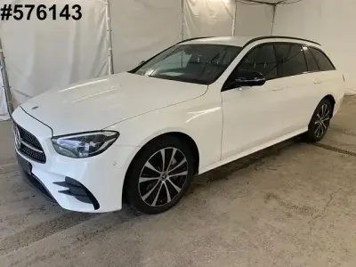 Gebraucht Mercedes E300 AMG 306 PS (225 kW) 2022 Polarweiss  unilack Kombi