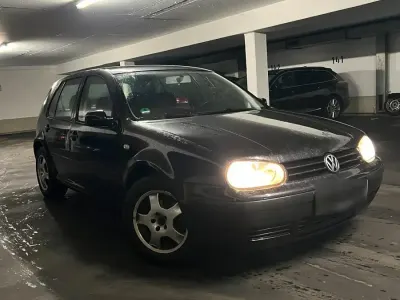 Gebraucht VW Golf IV 75 PS (55 kW) 2002 Schwarz Kleinwagen
