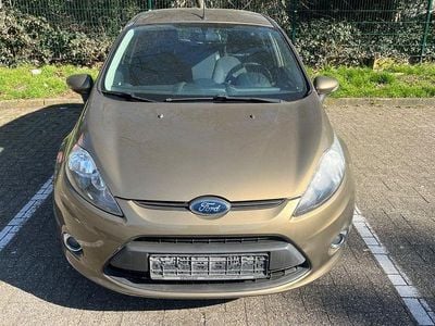 Gebraucht Ford Fiesta Trend 82 PS (60 kW) 2011 Braun Kleinwagen