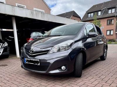 Gebraucht Toyota Yaris Edition 99 PS (72 kW) 2014 Grau Kleinwagen