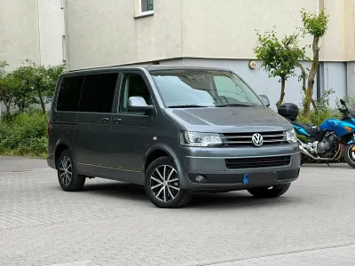 Gebraucht VW Multivan Highline 180 PS (132 kW) 2013 Grau Van / Kleinbus
