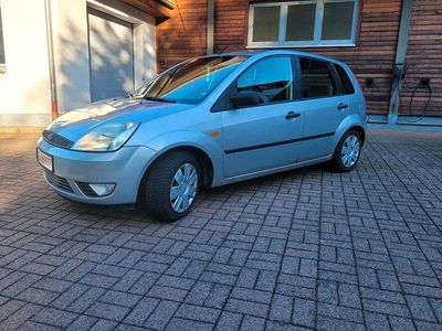 Gebraucht Ford Fiesta 80 PS (58 kW) 2004 Silber Kleinwagen