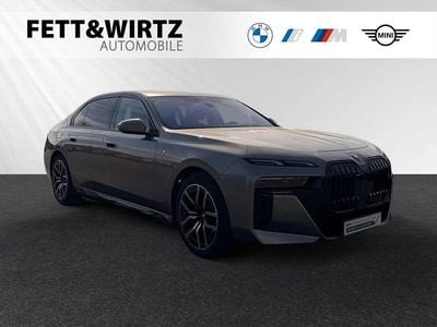 Begagnad BMW 750e M Sport 489 HK (359 kW) 2024 Grå Sedan