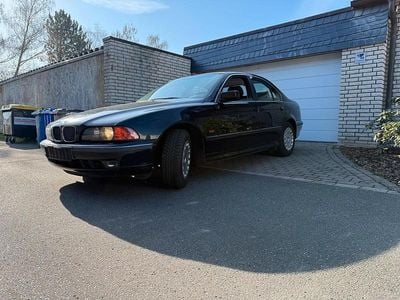 Usado BMW 523 170 HP (125 kW) 1999 Preto Sedan