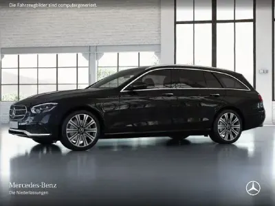 Gebraucht Mercedes E300 265 PS (194 kW) 2023 Obsidianschwarz Kombi