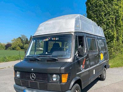 Begagnad Mercedes T1 90 HK (66 kW) 1984 Grå Van