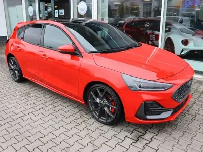 Gebraucht Ford Focus ST 280 PS (205 kW) 2026 Racered Limousine