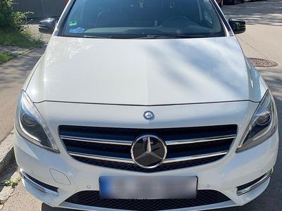 Gebraucht Mercedes B200 AMG 136 PS (100 kW) 2014 Weiß Van / Kleinbus