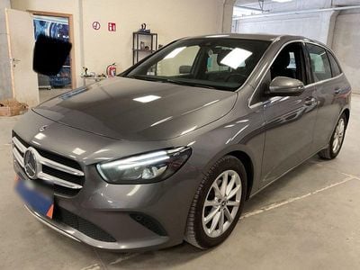 Grau Gebraucht 2019 Mercedes B180 Progressive Van / Kleinbus | 10.000 €