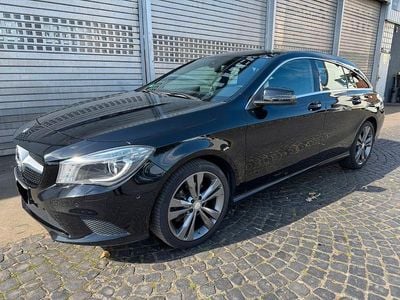 Schwarz Gebraucht 2015 Mercedes CLA180 Limousine | 12.490 € (Guter Preis)