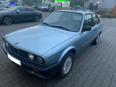 Gebraucht BMW 318 113 PS (83 kW) 1989 Blau Limousine