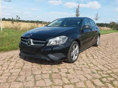 Gebraucht Mercedes A180 122 PS (89 kW) 2013 Schwarz Kleinwagen