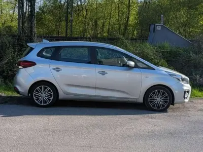 Gebraucht Kia Carens Vision 135 PS (99 kW) 2018 Silber Van / Kleinbus