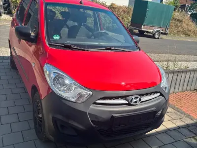 Gebraucht Hyundai i10 69 PS (50 kW) 2012 Rot Kleinwagen