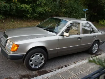Gebraucht Mercedes 230 132 PS (97 kW) 1990 Silber Limousine