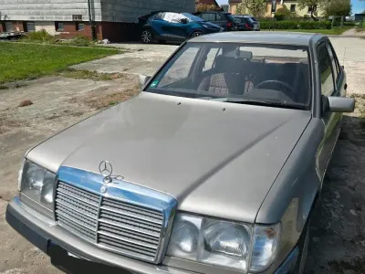 Brugt Mercedes E230 137 HK (100 kW) 1990 Beige Sedan