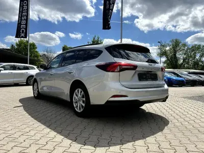Gebraucht Ford Focus Cool & Connect 120 PS (88 kW) 2022 Polarsilber (metallic) Kombi