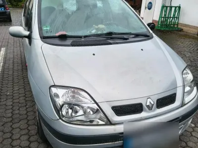 Gebraucht Renault Mégane 105 PS (77 kW) 2000 Limousine