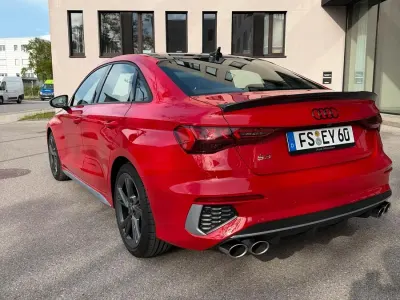 Gebraucht Audi S3 Ambiente 310 PS (228 kW) 2022 Rot Limousine
