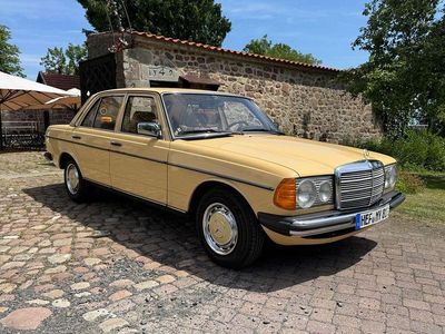 Gebraucht Mercedes 200 109 PS (80 kW) 1981 Gelb Limousine