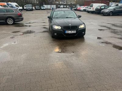 Gebraucht BMW 318 143 PS (105 kW) 2011 Schwarz Kombi