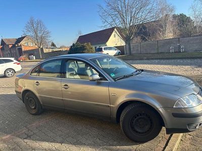 Silber Gebraucht 2001 VW Passat Comfortline Limousine | 2.000 € (Fairer Preis)