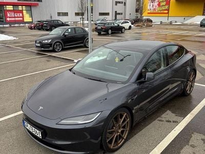 Grau Gebraucht 2024 Tesla Model 3 RWD Limousine | 35.500 € (Fairer Preis)