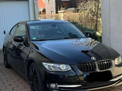 Weiß Gebraucht 2013 BMW 330 Exclusive Coupé | 11.999 € (Etwas zu teuer)