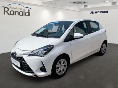 Weiß Gebraucht 2020 Toyota Yaris Comfort Limousine | 12.490 € (Etwas zu teuer)