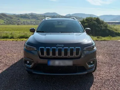 Używany Jeep Cherokee Longitude 140 KM (102 kW) 2019 Szary SUV