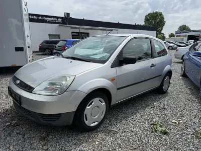 Gebraucht Ford Fiesta 60 PS (44 kW) 2004 Polarsilber metallic Kleinwagen