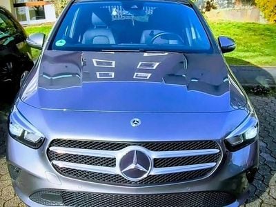 Gebraucht Mercedes B180 Advanced 116 PS (85 kW) 2022 Grau Van / Kleinbus